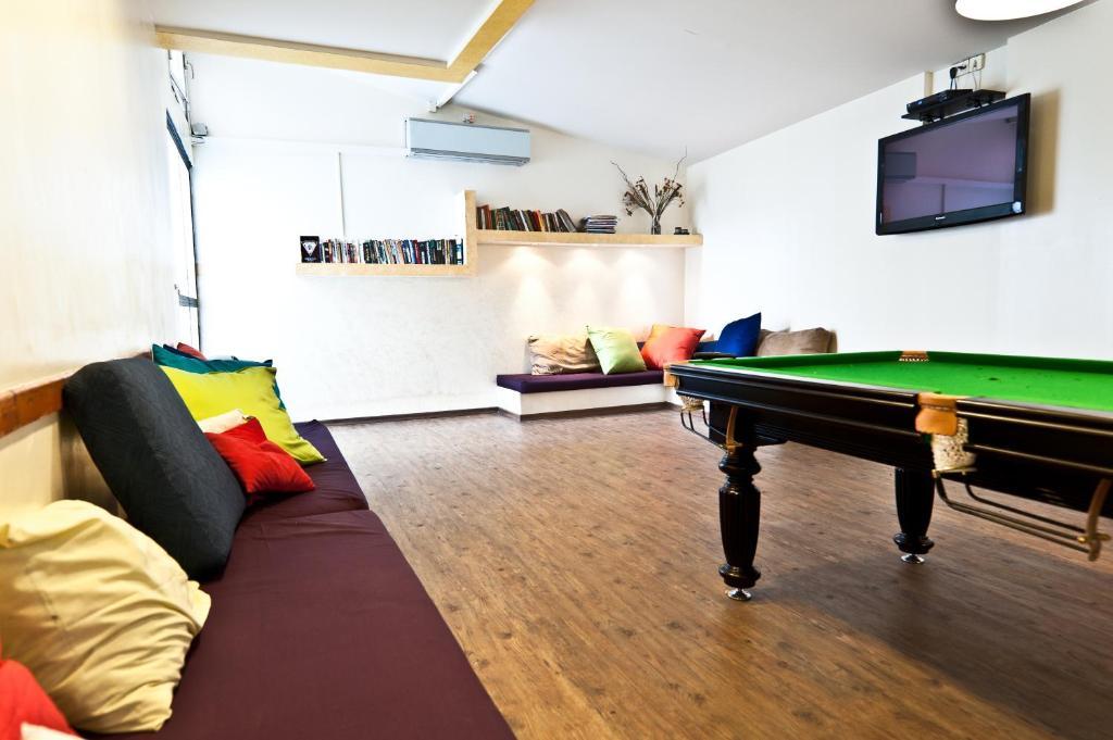 Hayarkon Hostel Тел Авив Екстериор снимка
