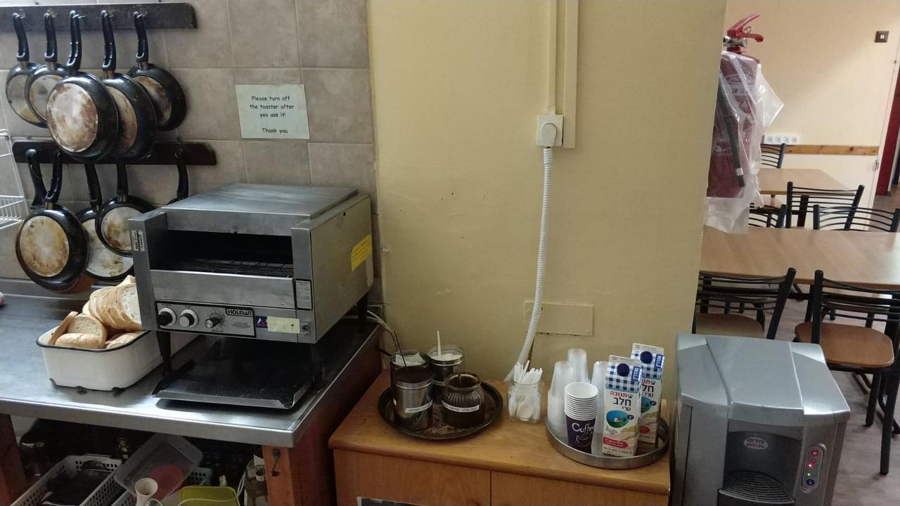 Hayarkon Hostel Тел Авив Екстериор снимка