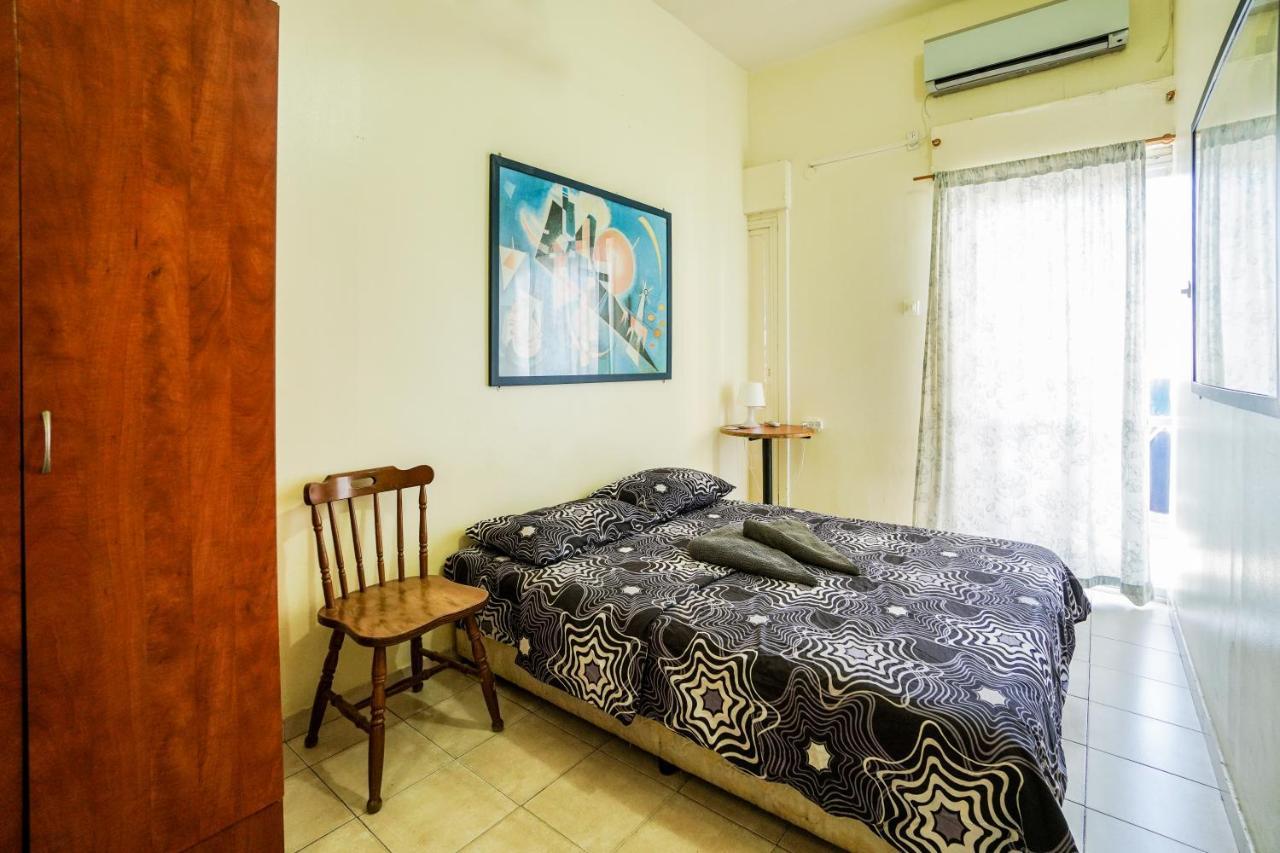 Hayarkon Hostel Тел Авив Екстериор снимка