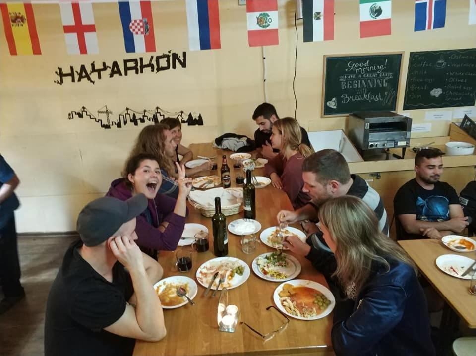 Hayarkon Hostel Тел Авив Екстериор снимка